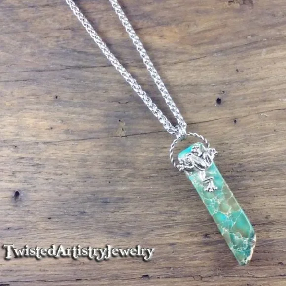 Tree Frog and Teal Green Imperial Jasper Shard Pendant Necklace - Picture 4 of 7